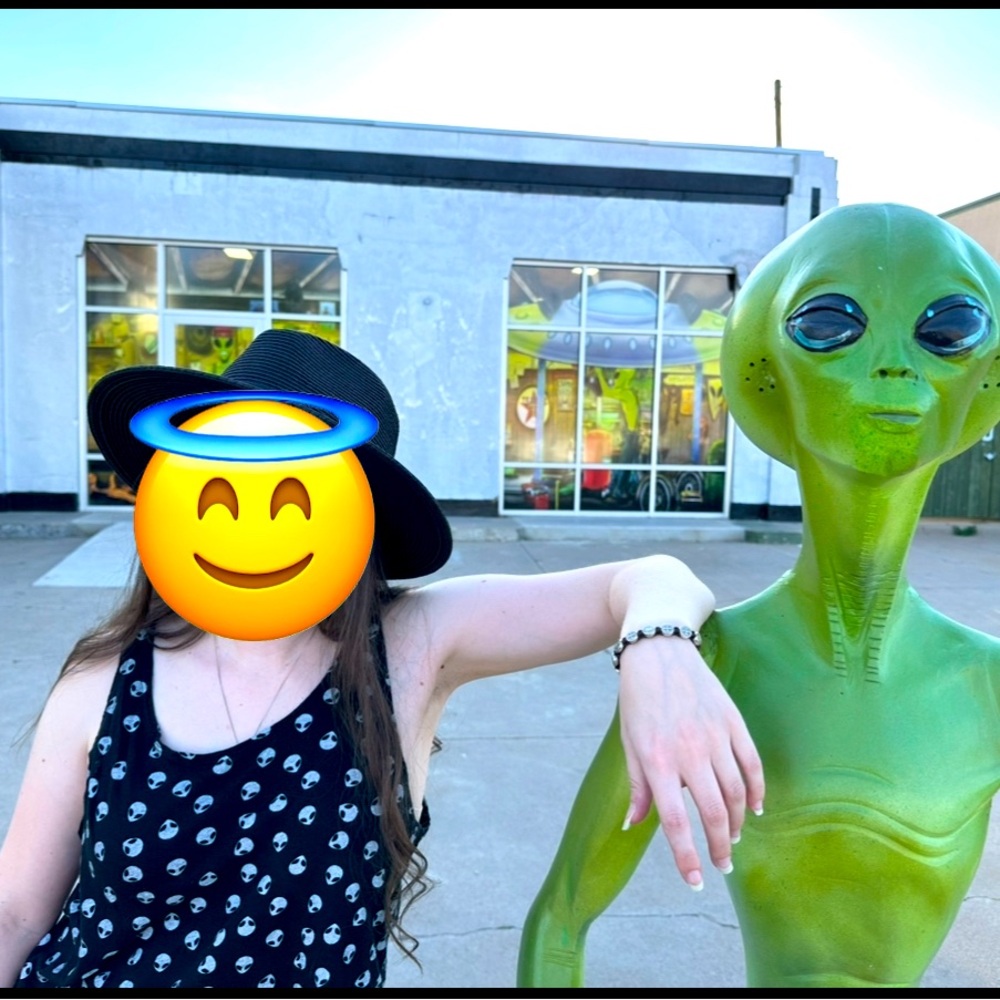 S - Brandy Melville Alien Crop Top